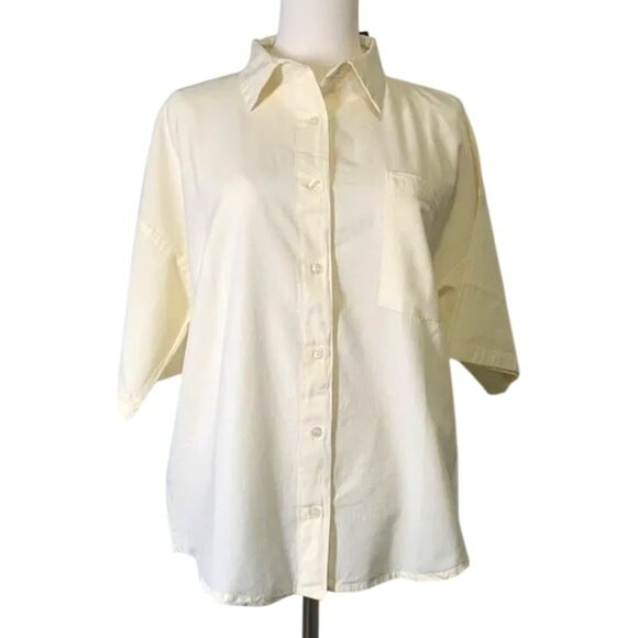 NWT. Pretty Little Thing Pale Yellow Button-Up Shirt. Women’s Size 6. - Picture 1 of 10